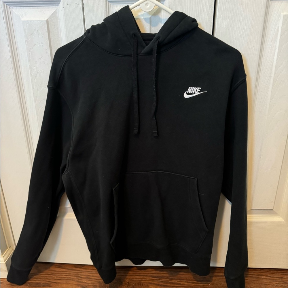 Lightly worn: Black nike hoodie in size medium